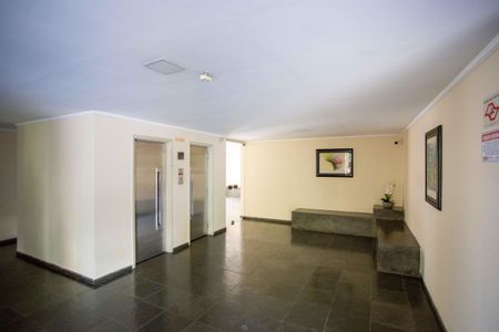 Apartamento para alugar com 80m², 2 quartos e 1 vagaHall social