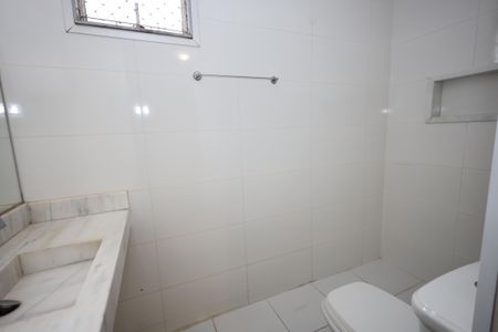 Apartamento para alugar com 105m², 4 quartos e 2 vagasBanheiro do Quarto 3