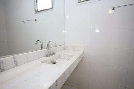 Apartamento para alugar com 105m², 4 quartos e 2 vagasBanheiro do Quarto 3