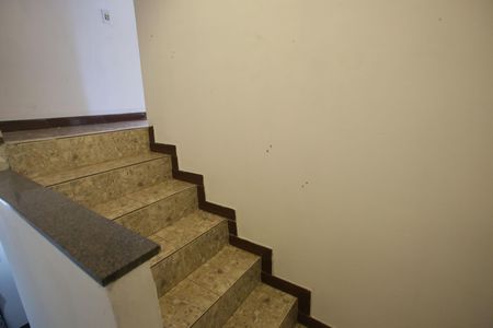 Apartamento para alugar com 55m², 2 quartos e 1 vagaEscada