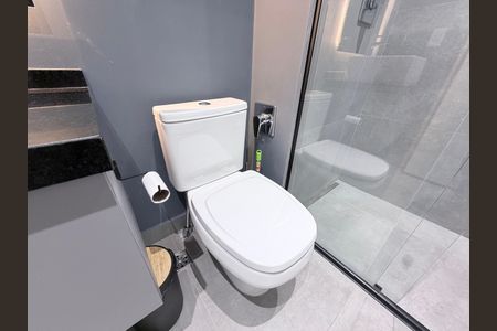 Banheiro de apartamento para alugar com 1 quarto, 25m² em Vila Regente Feijó, São Paulo