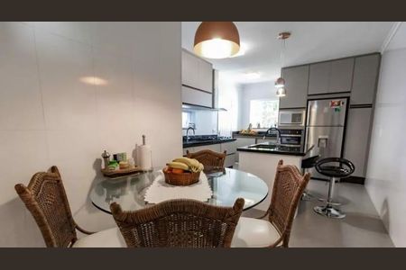 Casa à venda com 220m², 3 quartos e 2 vagas
