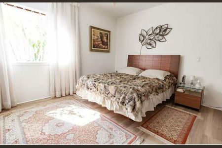 Casa à venda com 220m², 3 quartos e 2 vagas