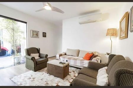 Casa à venda com 220m², 3 quartos e 2 vagas