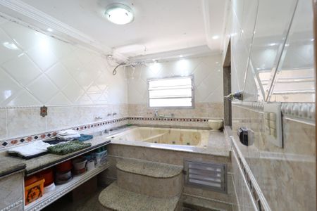 Casa à venda com 268m², 9 quartos e 6 vagasBanheiro Suíte 4 