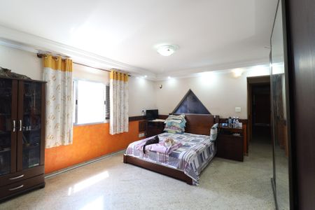 Casa à venda com 268m², 9 quartos e 6 vagasSuíte 4 