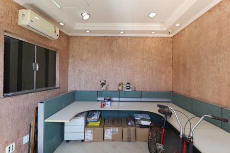 Casa à venda com 268m², 9 quartos e 6 vagasQuarto 2