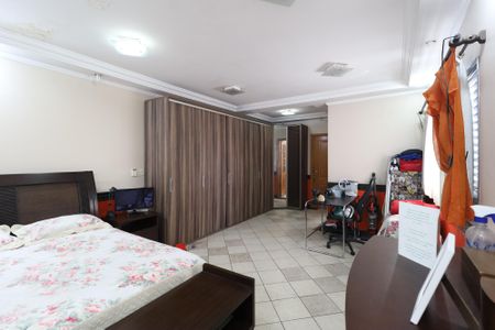 Casa à venda com 268m², 9 quartos e 6 vagasSuíte 2 