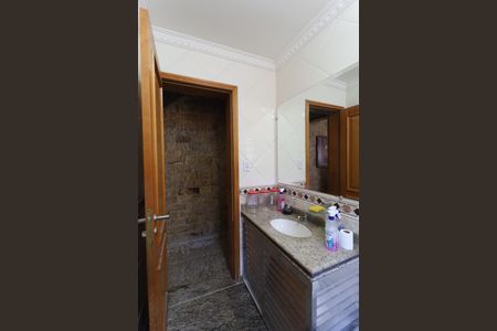 Casa à venda com 268m², 9 quartos e 6 vagasBanheiro Suíte 3 