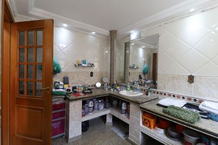 Casa à venda com 268m², 9 quartos e 6 vagasBanheiro Suíte 4 