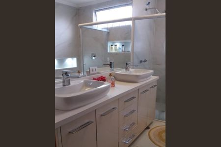 Casa à venda com 210m², 3 quartos e 2 vagas