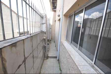 Casa à venda com 110m², 3 quartos e 1 vagaCorredor Externo