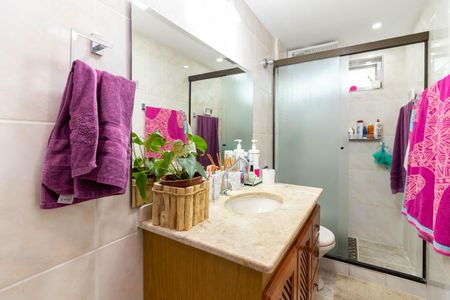 Apartamento à venda com 82m², 4 quartos e 2 vagasBanheiro