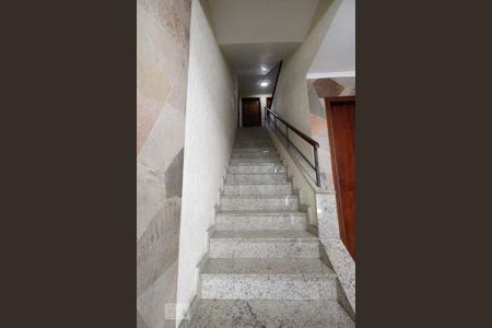 Apartamento à venda com 82m², 4 quartos e 2 vagasEscada