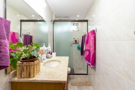 Apartamento à venda com 82m², 4 quartos e 2 vagasBanheiro