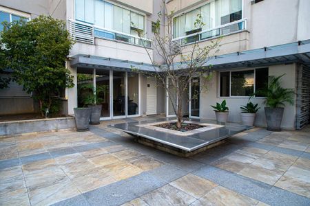 Studio à venda com 32m², 1 quarto e 1 vaga Studio à venda com 32m², 1 quarto e 1 vagaÁrea comum - Área Aberta do Salão Gourmet