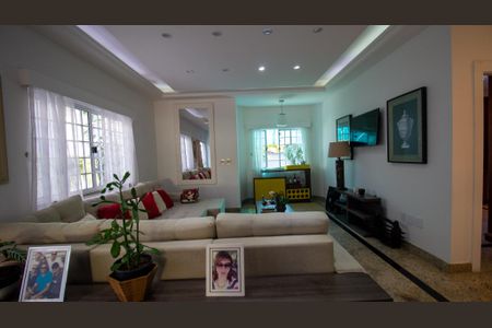 Casa de condomínio à venda com 360m², 5 quartos e 2 vagasSala