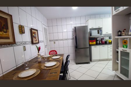 Casa de condomínio à venda com 360m², 5 quartos e 2 vagasCozinha