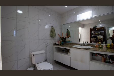 Casa de condomínio à venda com 360m², 5 quartos e 2 vagasBanheiro da Suíte 1