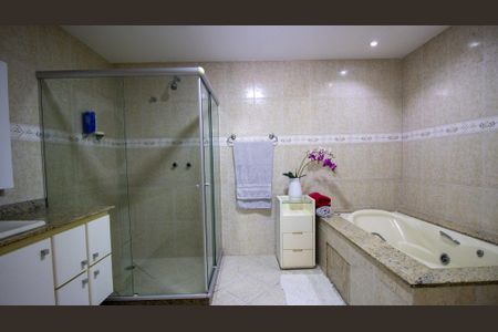 Casa de condomínio à venda com 360m², 5 quartos e 2 vagasBanheiro da Suíte 3