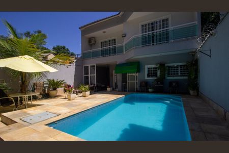 Casa de condomínio à venda com 360m², 5 quartos e 2 vagasQuintal