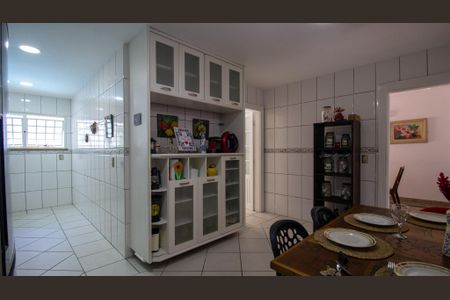 Casa de condomínio à venda com 360m², 5 quartos e 2 vagasCozinha