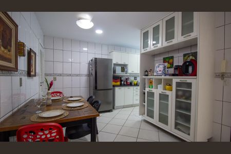 Casa de condomínio à venda com 360m², 5 quartos e 2 vagasCozinha