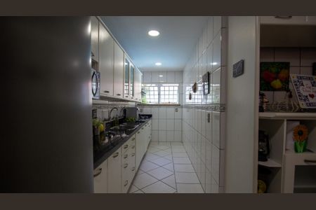 Casa de condomínio à venda com 360m², 5 quartos e 2 vagasCozinha