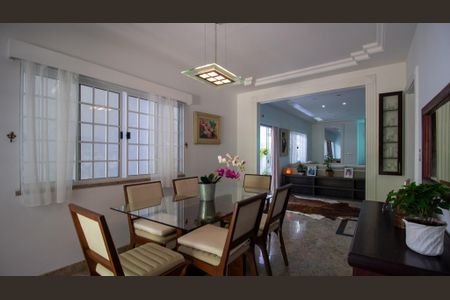 Casa de condomínio à venda com 360m², 5 quartos e 2 vagasSala