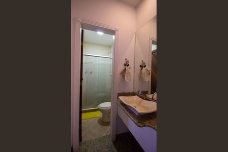 Casa de condomínio à venda com 360m², 5 quartos e 2 vagasBanheiro Social