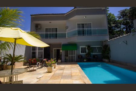 Casa de condomínio à venda com 360m², 5 quartos e 2 vagasQuintal