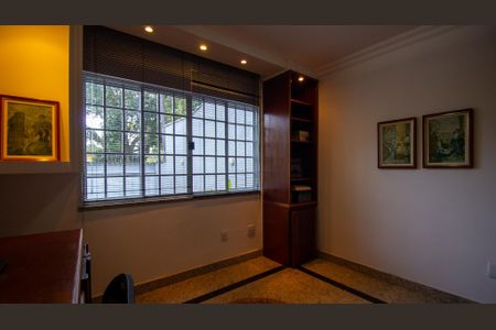 Casa de condomínio à venda com 360m², 5 quartos e 2 vagasQuarto