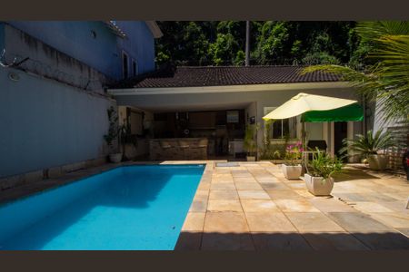 Casa de condomínio à venda com 360m², 5 quartos e 2 vagasQuintal