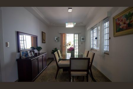 Casa de condomínio à venda com 360m², 5 quartos e 2 vagasSala