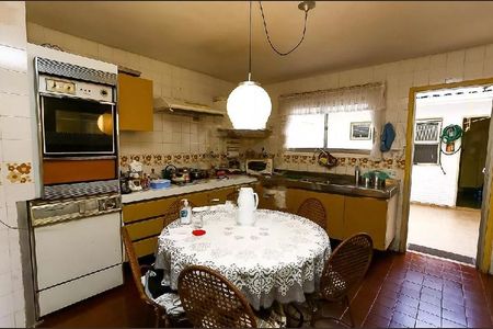 Casa para alugar com 240m², 5 quartos e 4 vagas