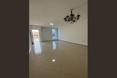 Casa à venda com 106m², 3 quartos e 5 vagas