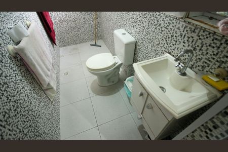 Casa à venda com 200m², 4 quartos e 1 vaga Casa à venda com 200m², 4 quartos e 1 vagaBanheiro