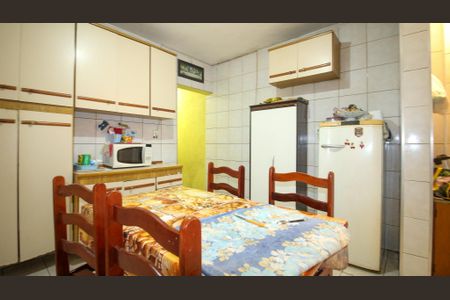 Casa à venda com 200m², 4 quartos e 1 vaga Casa à venda com 200m², 4 quartos e 1 vagaCozinha