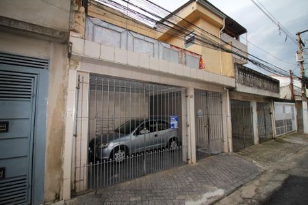 Casa à venda com 200m², 4 quartos e 1 vaga Casa à venda com 200m², 4 quartos e 1 vagaFachada