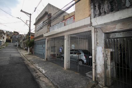 Casa à venda com 200m², 4 quartos e 1 vaga Casa à venda com 200m², 4 quartos e 1 vagaFachada