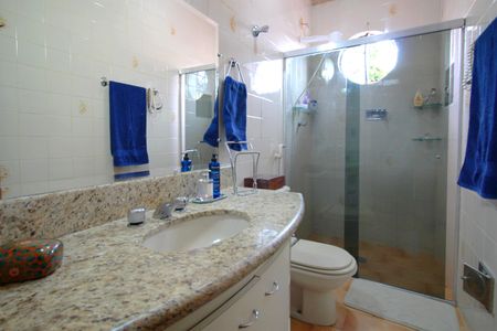 Casa à venda com 226m², 4 quartos e 2 vagasBanheiro