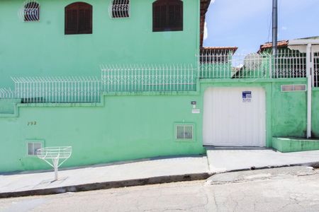 Casa para alugar com 100m², 2 quartos e 1 vaga Casa para alugar com 100m², 2 quartos e 1 vagaFachada