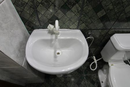 Casa para alugar com 100m², 2 quartos e 1 vaga Casa para alugar com 100m², 2 quartos e 1 vagaBanheiro Social
