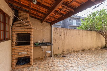 Casa à venda com 248m², 3 quartos e 6 vagasQuintal