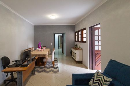 Casa à venda com 248m², 3 quartos e 6 vagasSala