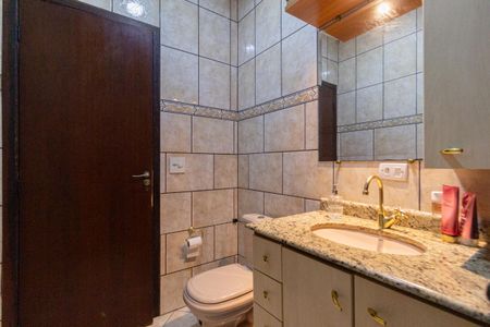 Casa à venda com 248m², 3 quartos e 6 vagasBanheiro da suíte