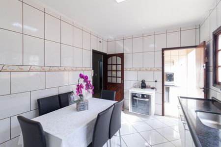 Casa à venda com 248m², 3 quartos e 6 vagasCozinha