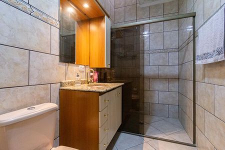 Casa à venda com 248m², 3 quartos e 6 vagasBanheiro da suíte