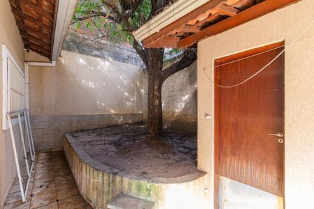 Casa à venda com 248m², 3 quartos e 6 vagasQuintal