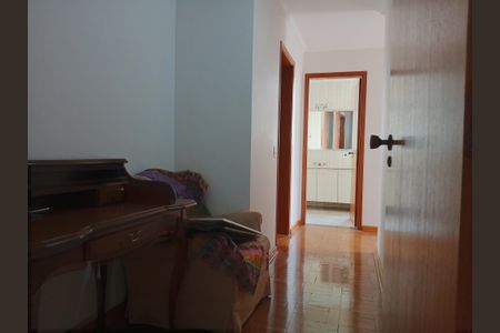 Apartamento à venda com 234m², 4 quartos e 3 vagasCorredor